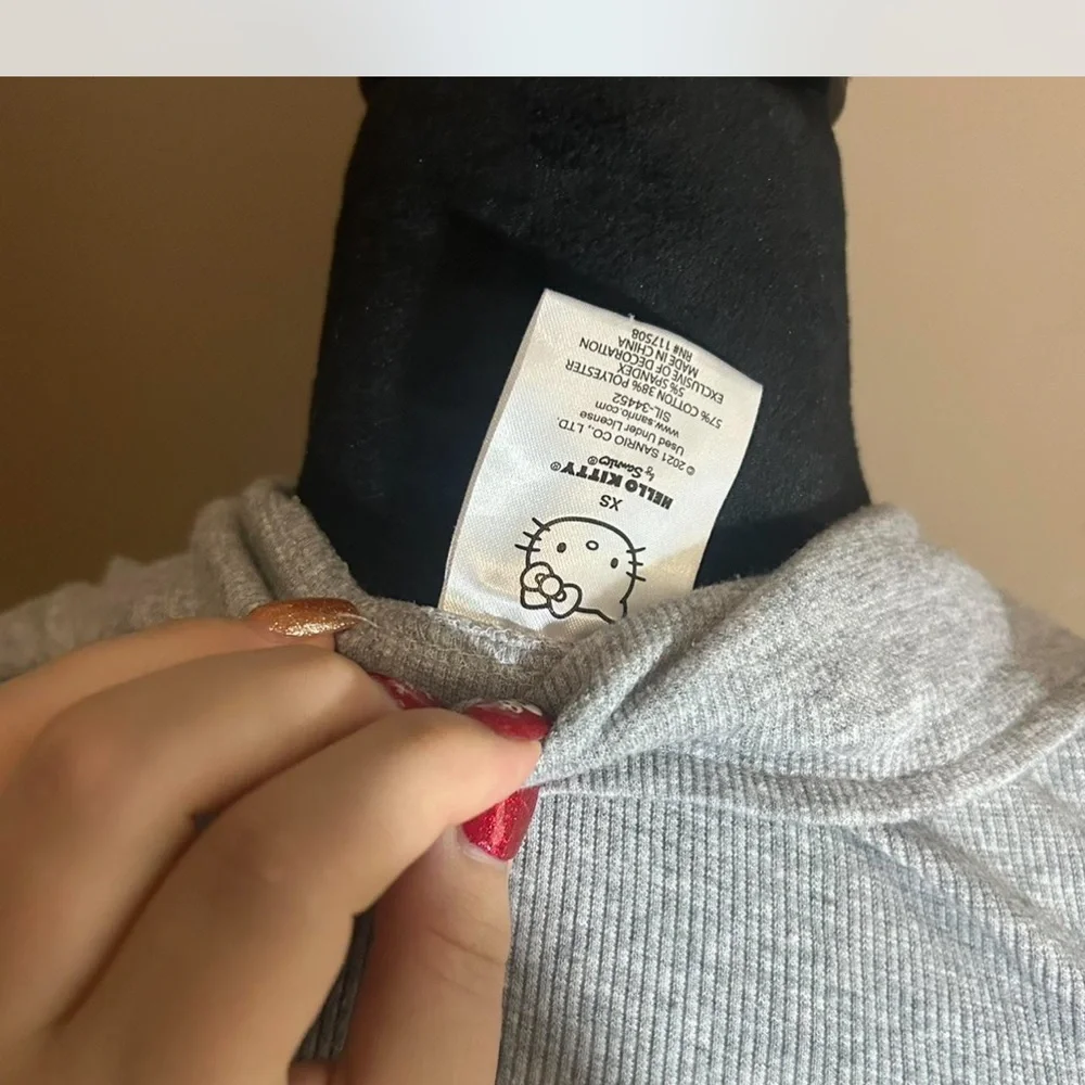 Hello Kitty Gray Ribbed Top - Picture 3 of 4